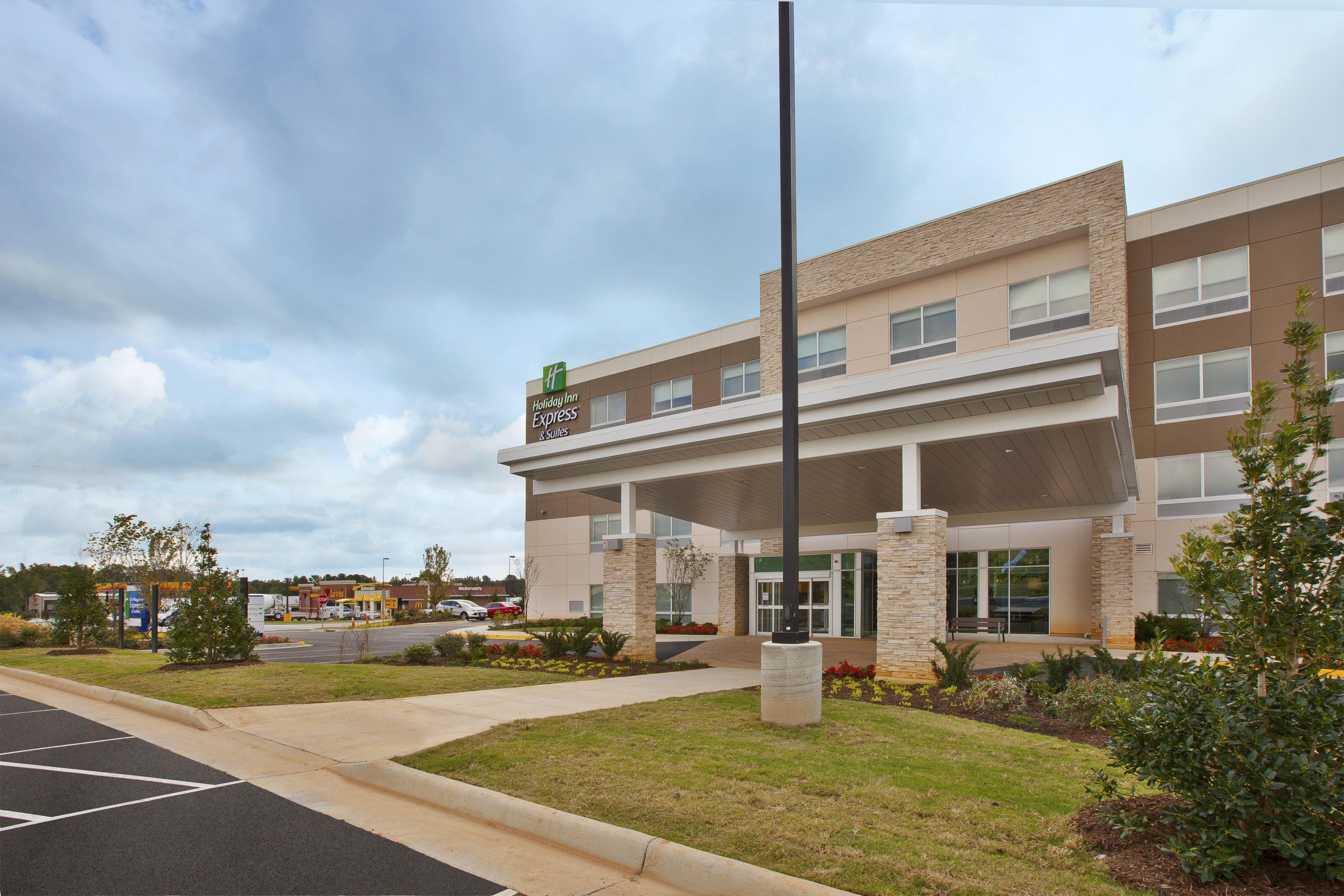 Holiday Inn Express And Suites South Hill By Ihg Bagian luar foto