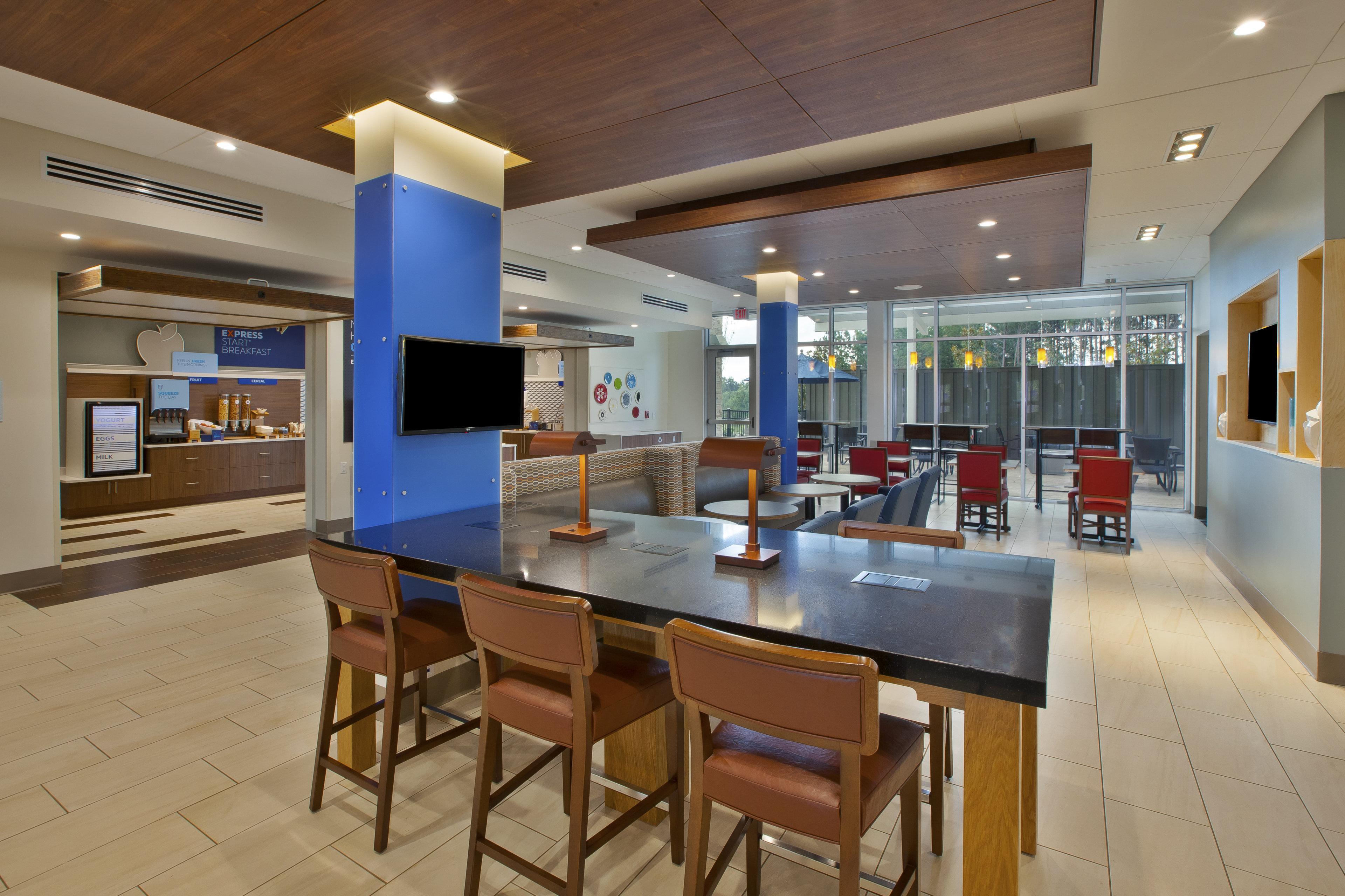 Holiday Inn Express And Suites South Hill By Ihg Bagian luar foto