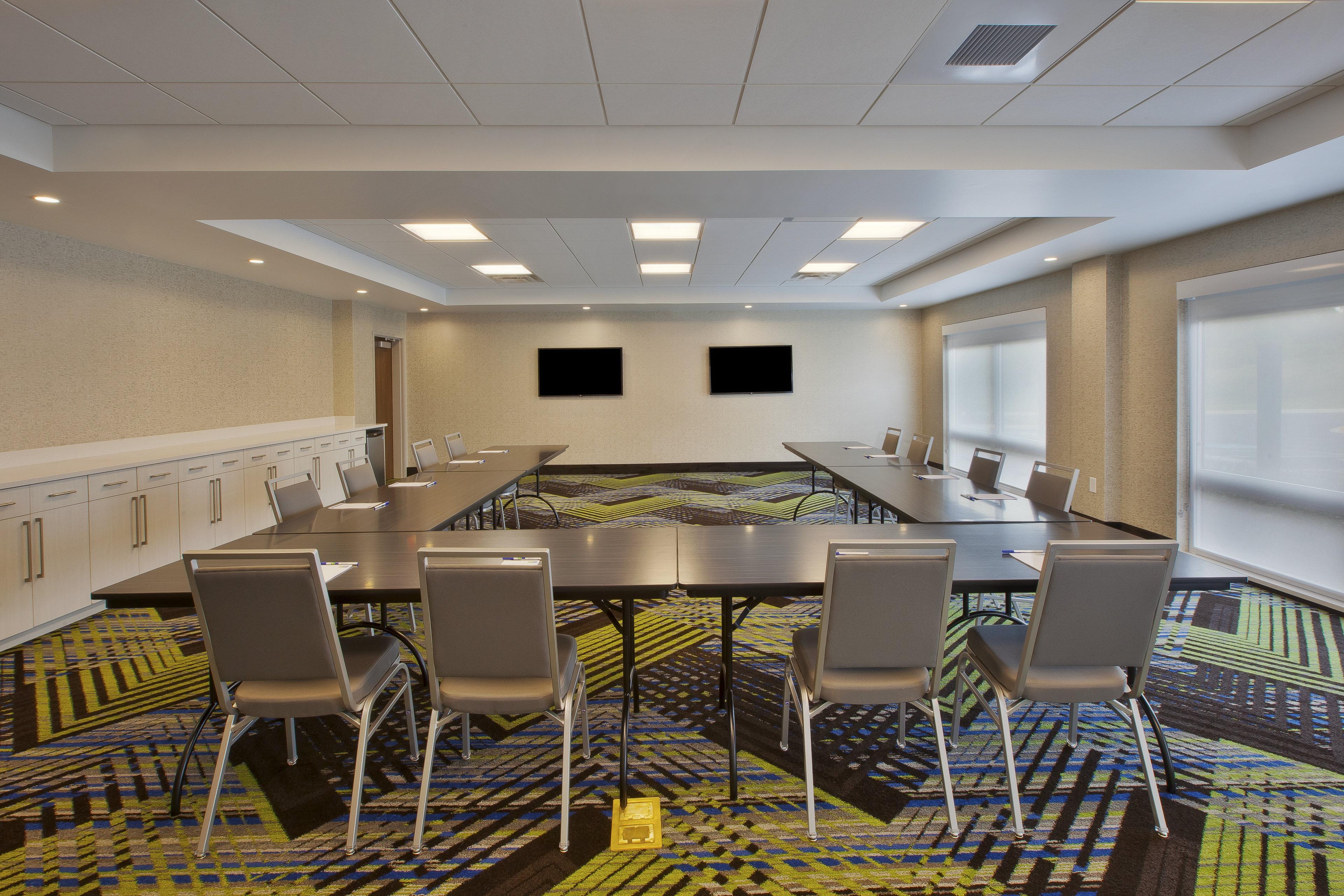 Holiday Inn Express And Suites South Hill By Ihg Bagian luar foto